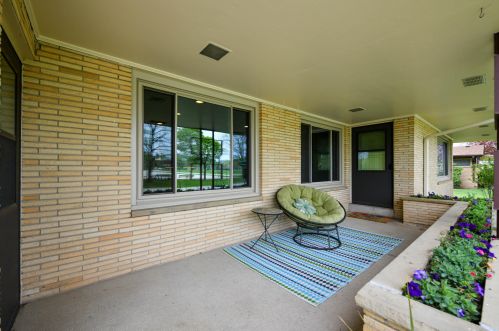 9055 King Rd, Milwaukee, WI 53217-1848