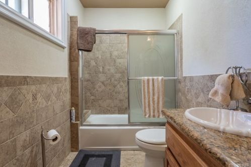 2828 Inyo Cir, Simi Valley CA 93063-2002 exterior