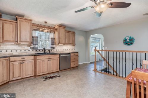 3 Sunset Dr, Navy Sup Dpt PA  17050-1652 exterior