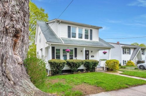 30 Grant Ct, Norwich, CT 06360-4935