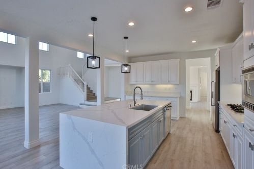 7796 Spring Hill St, Chino CA  91708-7606 exterior