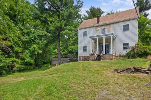2020 Scotia Hollow Rd, Finleyville, PA 15332-1562