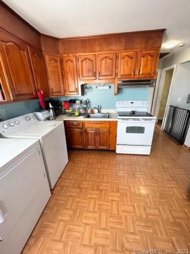 719 Queen St, Bridgeport, CT 06606-3379