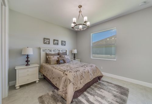 4025 Oak Hollow Ave, Vero Beach, FL 32966-6533