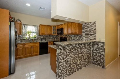 735 Curtis St, Fort Pierce FL  34983-1934 exterior