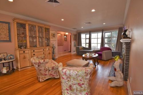 26 Elmwood Ter, Elmwood Park NJ  07407-1729 exterior