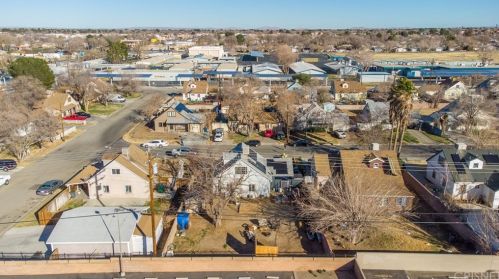 44327 Heaton Ave, Lancaster CA 93534-4337 exterior