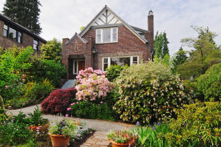 2108 39 St, Seattle WA  98103-8334 exterior