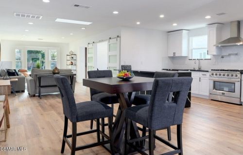 14363 Collins St, Van Nuys CA 91316-1030 exterior