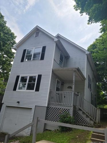 124 Dikeman St, Waterbury, CT 06704-3906