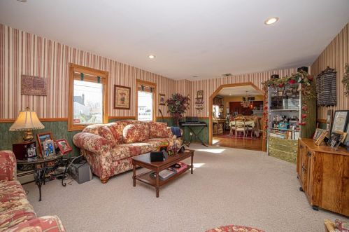 647 Chicot Ave, West Islip, NY 11795-3309