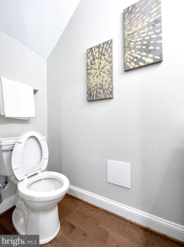 1010 15th St, Washington DC  20003-3213 exterior