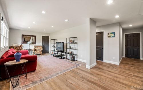 51 Agate Rd, East Brunswick, NJ 08816-1301