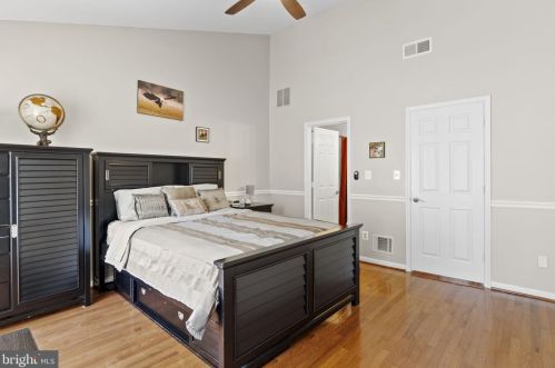 11410 Hollow Timber Ct, Herndon VA  20194-1980 exterior