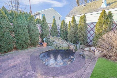 17 Caldwell St, Huntington Station NY 11746-1859 exterior