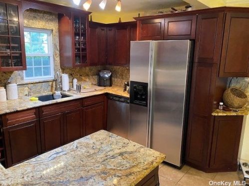 36 Revere Dr, Floral Park, NY 11001-2815