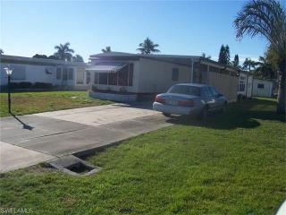 250 Matecumbe Ln, Naples, FL 34114-8424