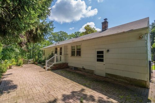 9 Doris Ct, Northport NY  11768-2000 exterior