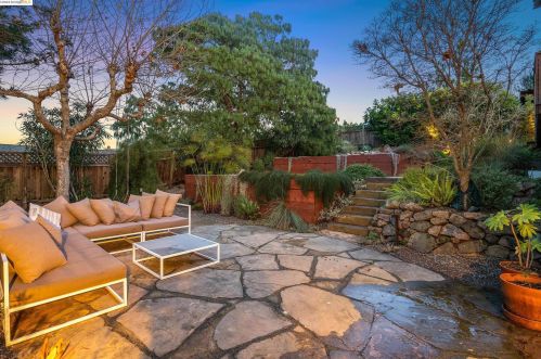 13050 Brookpark Rd, Oakland CA  94619-3504 exterior