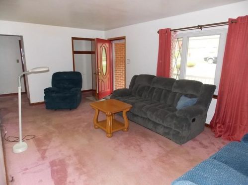 453 Greenridge Rd, New Kensington, PA 15068-5810