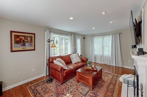 10 Spring Hill Rd, Southington CT  06489-1522 exterior