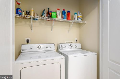 7100 Little Thames Dr, Gainesville VA  20155-4049 exterior