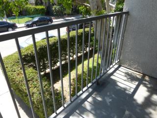 6525 La Mirada Ave, Los Angeles CA  90038-1446 exterior