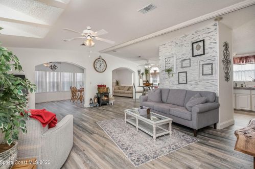 7622 Cedar Bark Rd, Sebastian, FL 32976-7747