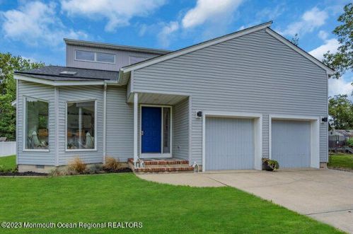 64 Chestnut Ct, Bricktown, NJ 08723-6932