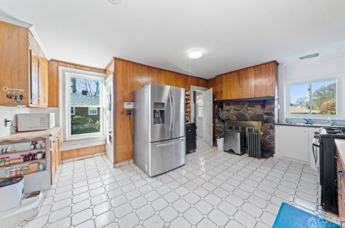 86 Freeman St, Woodbridge NJ  07095-3435 exterior