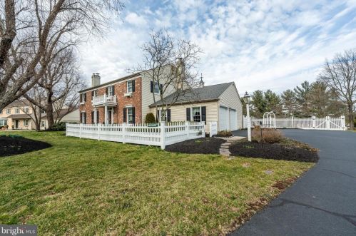 1209 Knollbrook Dr, Lansdale PA 19446-5117 exterior