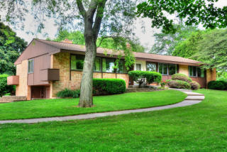16930 Golf Pkwy, Brookfield, WI 53005-3902
