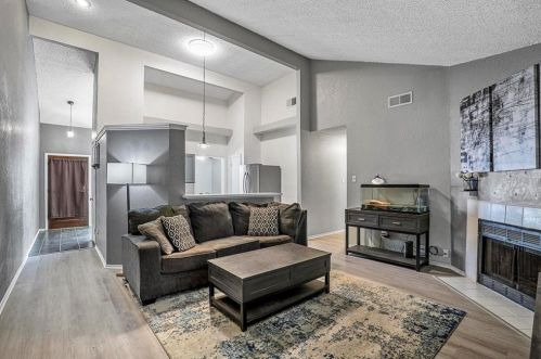 2903 Hilltop Dr, Euless, TX 76039-7844