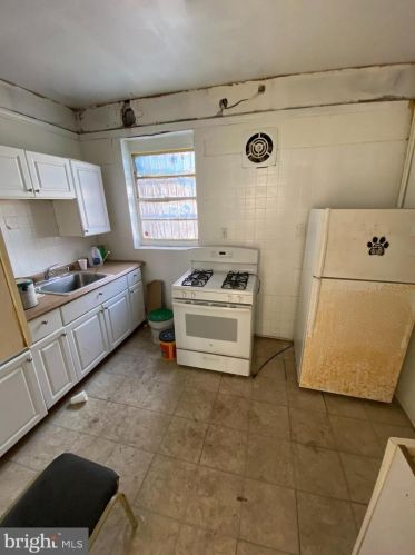 212 Perry St, Trenton NJ 08618-3925 exterior