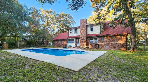 723 Overbrook Dr, Fort Walton Beach, FL 32547-3529