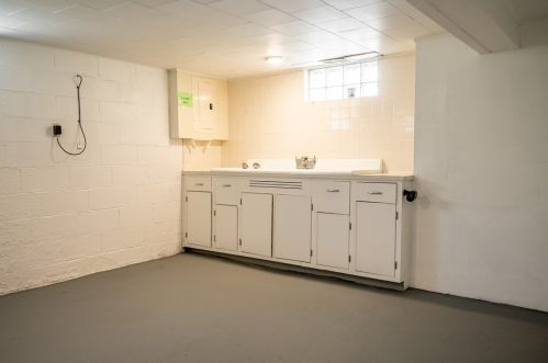 60 Wick Ave, Hermitage PA  16148-1811 exterior