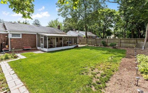 15 Grayley Pl, Huntington Station NY  11746-3112 exterior