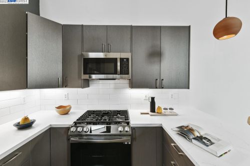 2875 Glascock St, Oakland CA  94601-2113 exterior