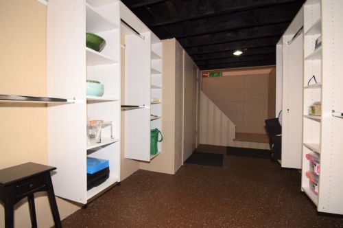 9616 Greenview Ln, Thiensville WI  exterior