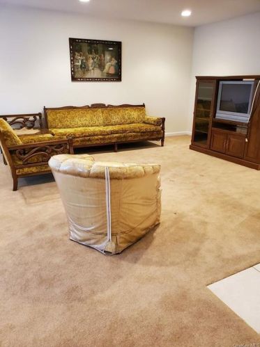 9 Equestrian Way, Poughquag NY  12570-5901 exterior