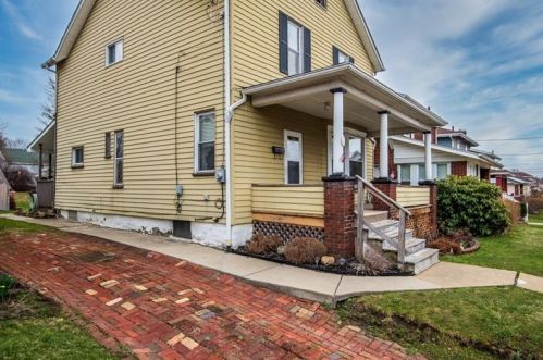 69 Flowers Ave, Hermitage, PA 16146-2940