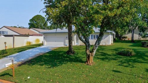 12301 Oak Forest Ln, Port Richey, FL 34667-2446