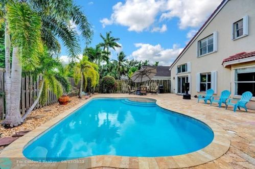 2489 191 Ave, Hollywood FL  33029-4610 exterior