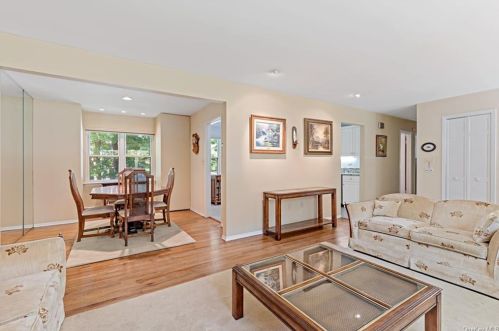 10 White Birch Dr, Crotonville NY  10562-2521 exterior