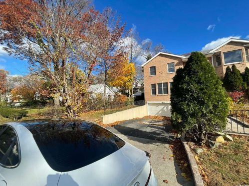 50 Tobin Ave, Great Neck, NY 11021-4427
