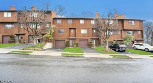 36 Alana Dr, Paterson, NJ 07506-3445