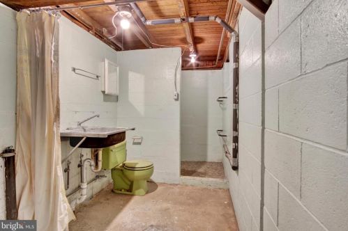 316 Kendale Rd, Red Lion PA  17356-9633 exterior