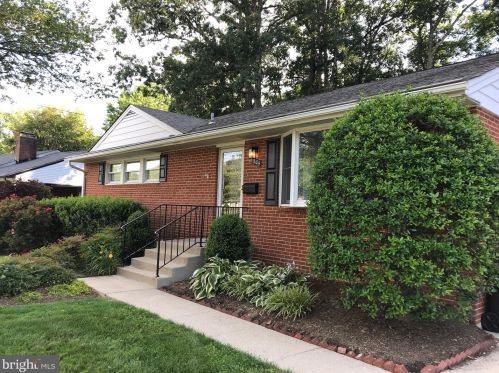 5304 Inverchapel Rd, Springfield, VA 22151-1901