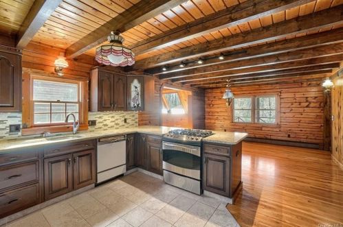 207 Osborne Hill Rd, Fishkill NY  12524-2529 exterior