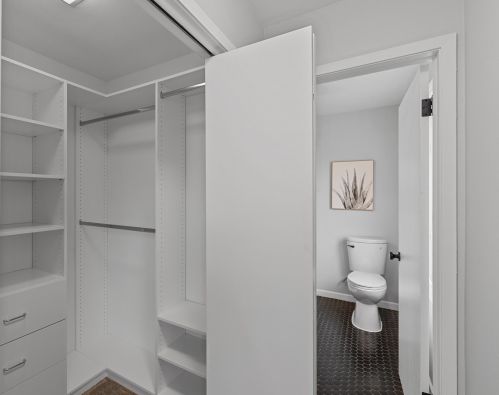 2414 Lagoon Ct, Thiensville WI  53092-5549 exterior